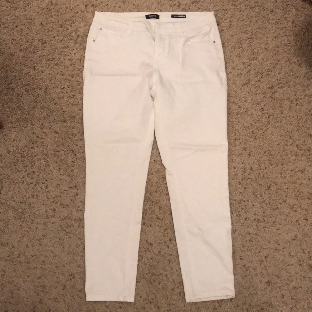 White ankle length pants